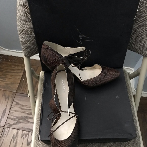 Brown snake skin Calvin Klein shoes size 81/2 worn - Picture 2 of 4